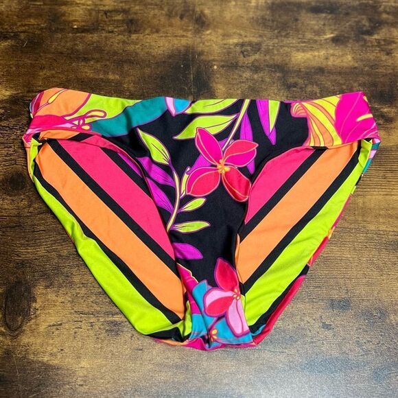Trina Turk Swim Women's Monaco Hipster Floral Reversible Swim Bottom Size 4. NWT - Picture 7 of 15